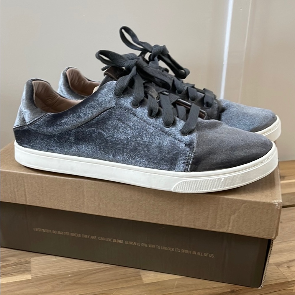 OluKai Pehuea Li Lanui Charcoal Velvet Sneakers Sz 8.5 - Picture 8 of 10